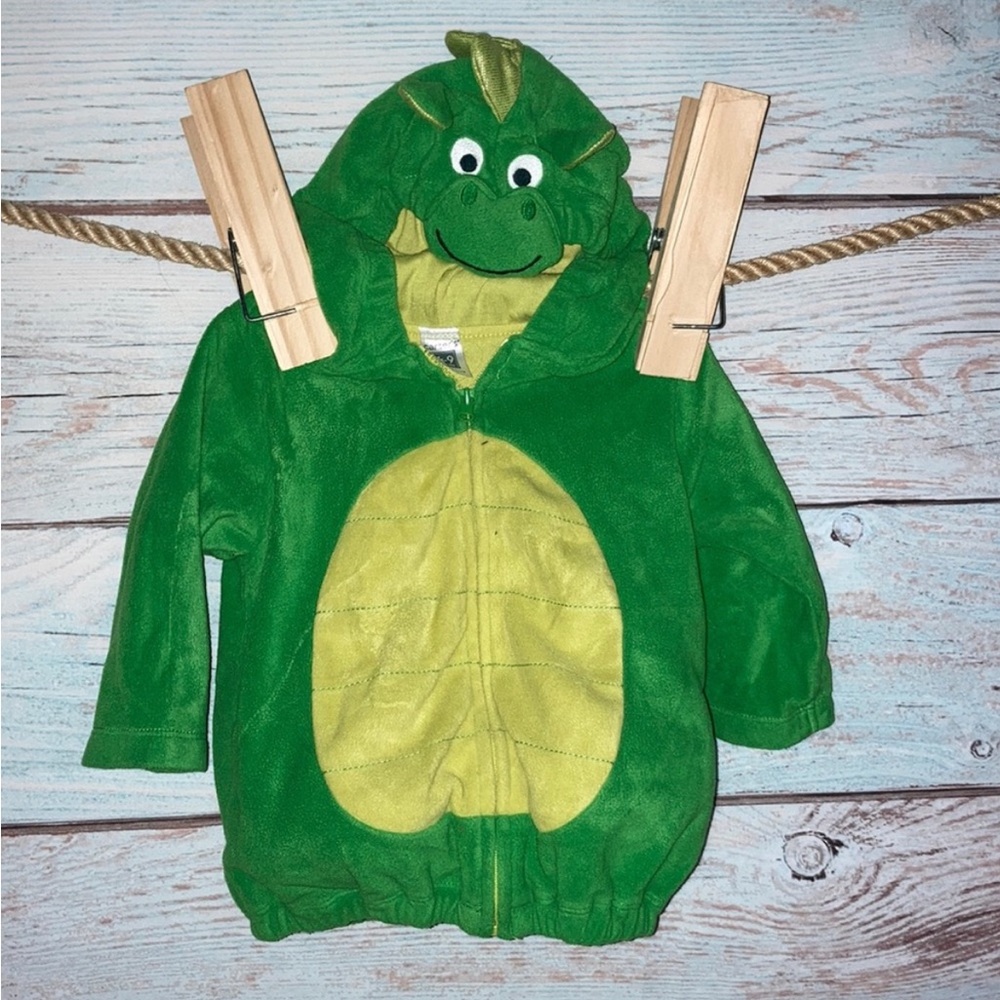 Carter’s Dragon costume 6-9 months. Warm and fuzzy. ADORABLE and soft